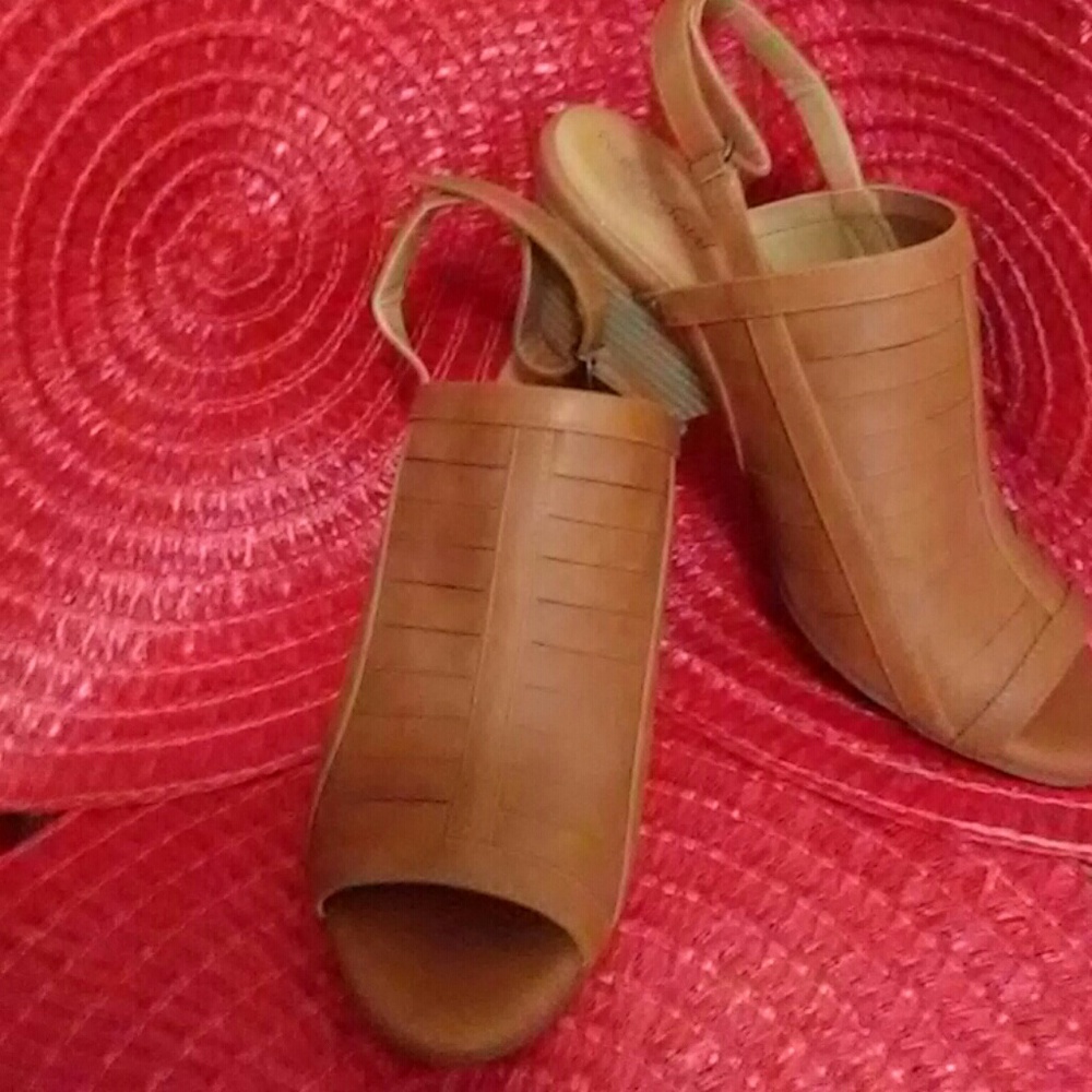 Heels - Picture 3 of 3